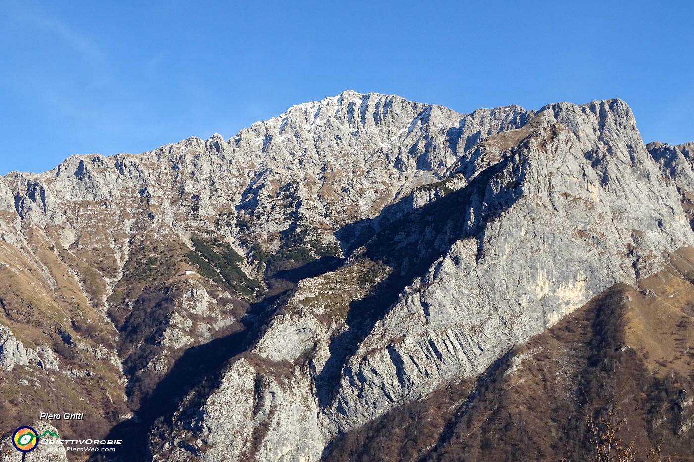58 Dallo Zucco Sileggio vista in Grignone versante ovest.JPG